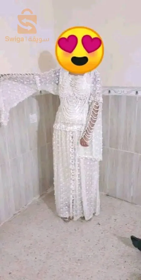 تصدير للبيع فيها قفطان قبايلي نايلي وطبق الحنة