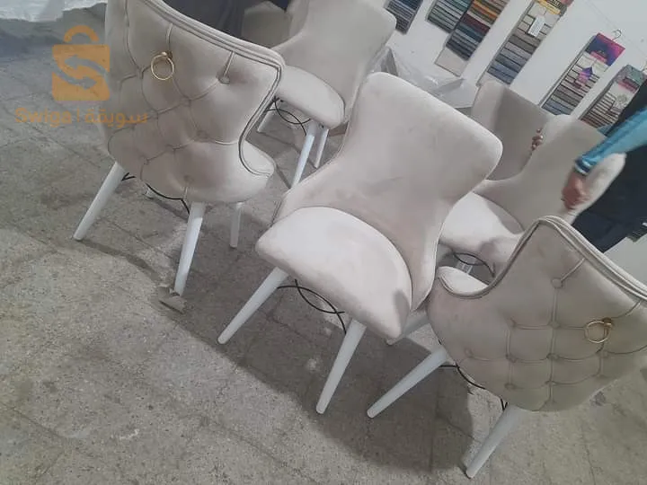 كراسي طاولات ارائك