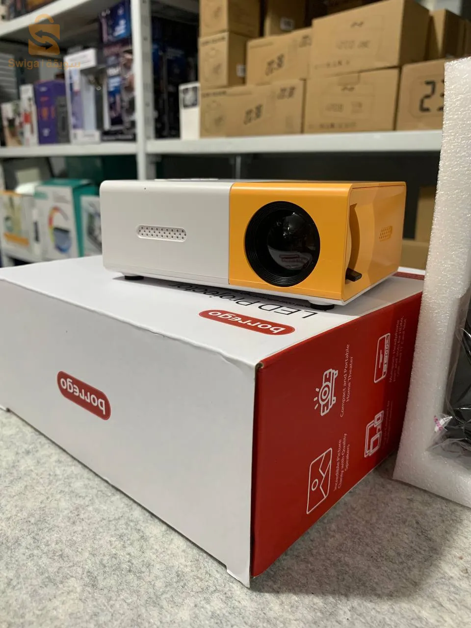 mini projector 4k 
1080p
prix chbb bzff