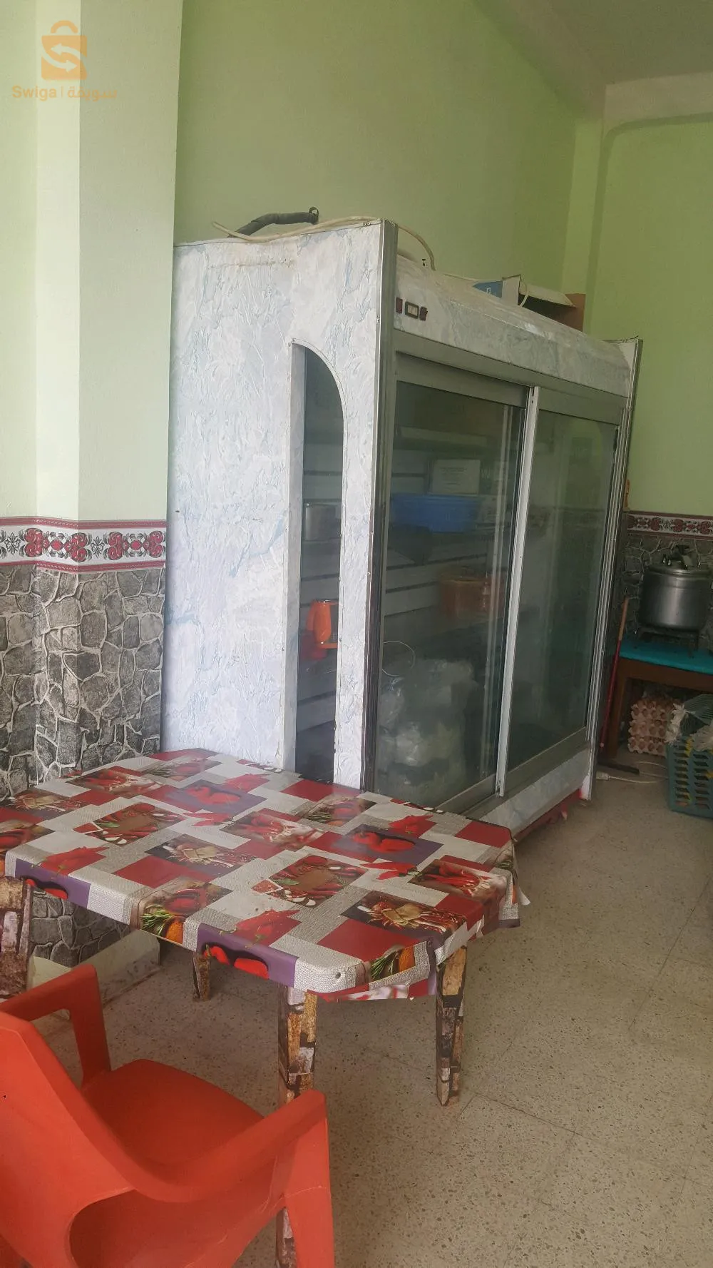 فىيقو للبيع ولاتبراز بلافريقو باب واحد 
0663129578