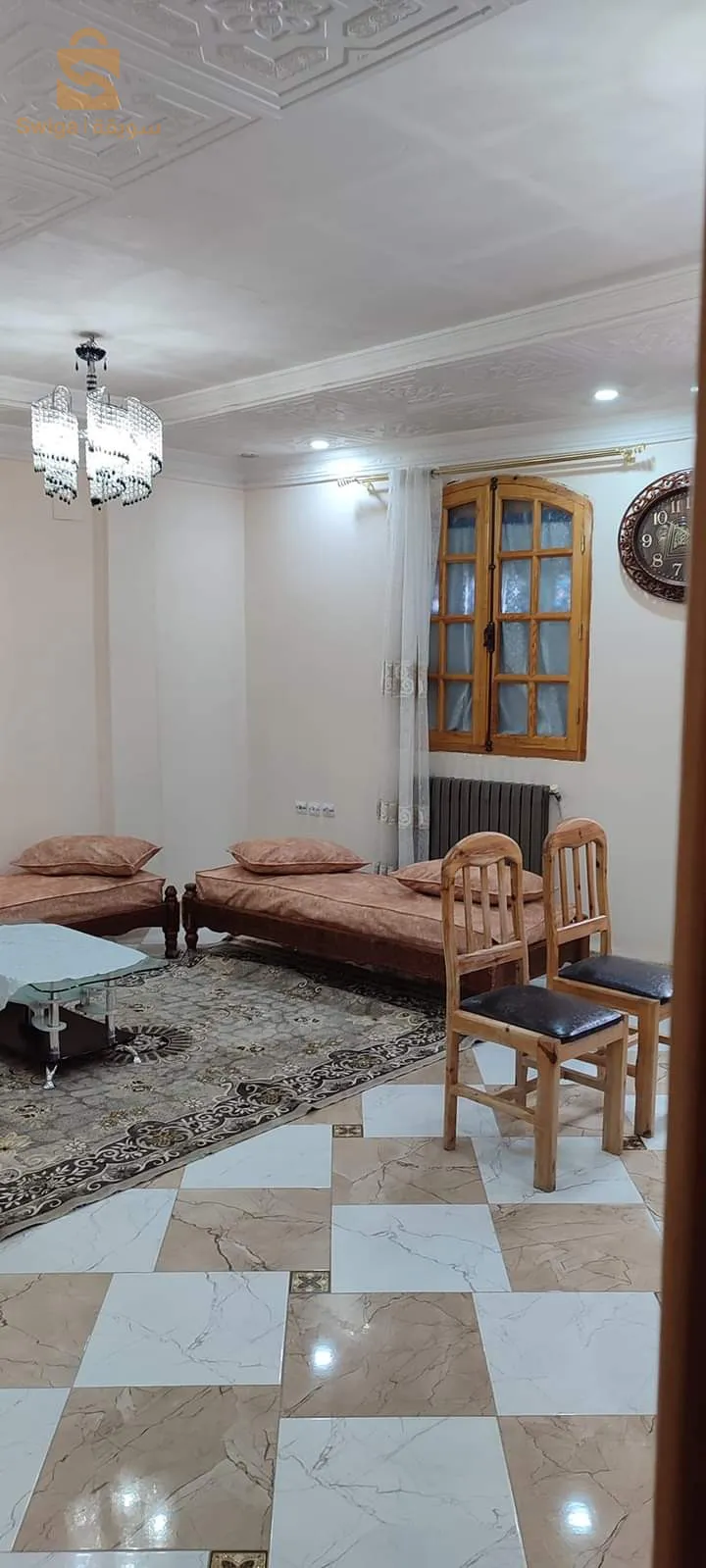 cite belhadje amar 
tanja (garita)
la maison a superficie de 155m²
1ier étage F4
2eme étage F3
rue de chausser 2 garrage
plus une cave la façade a une suerfici 10m
0794571817