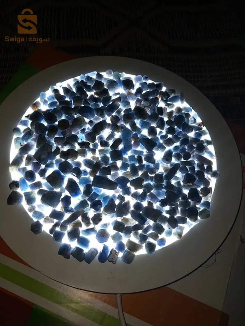 Sapphire stones cost 3000 dinars per gram