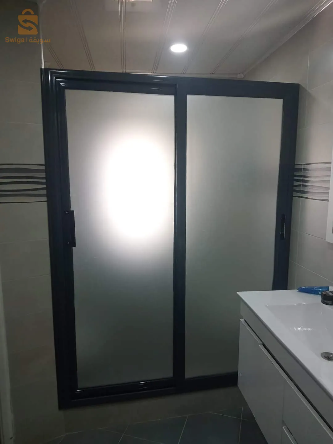 نوافذ ، مطابخ، أبواب ،حمامات زجاجية من صنع الألمنيوم و البلاستيك