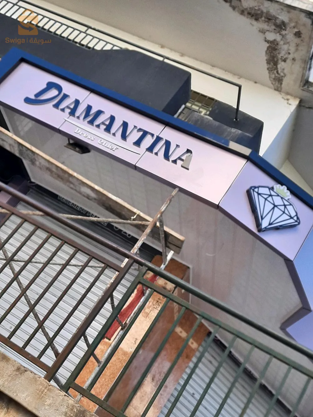 décoration  extérieure  et panneaux lumineux