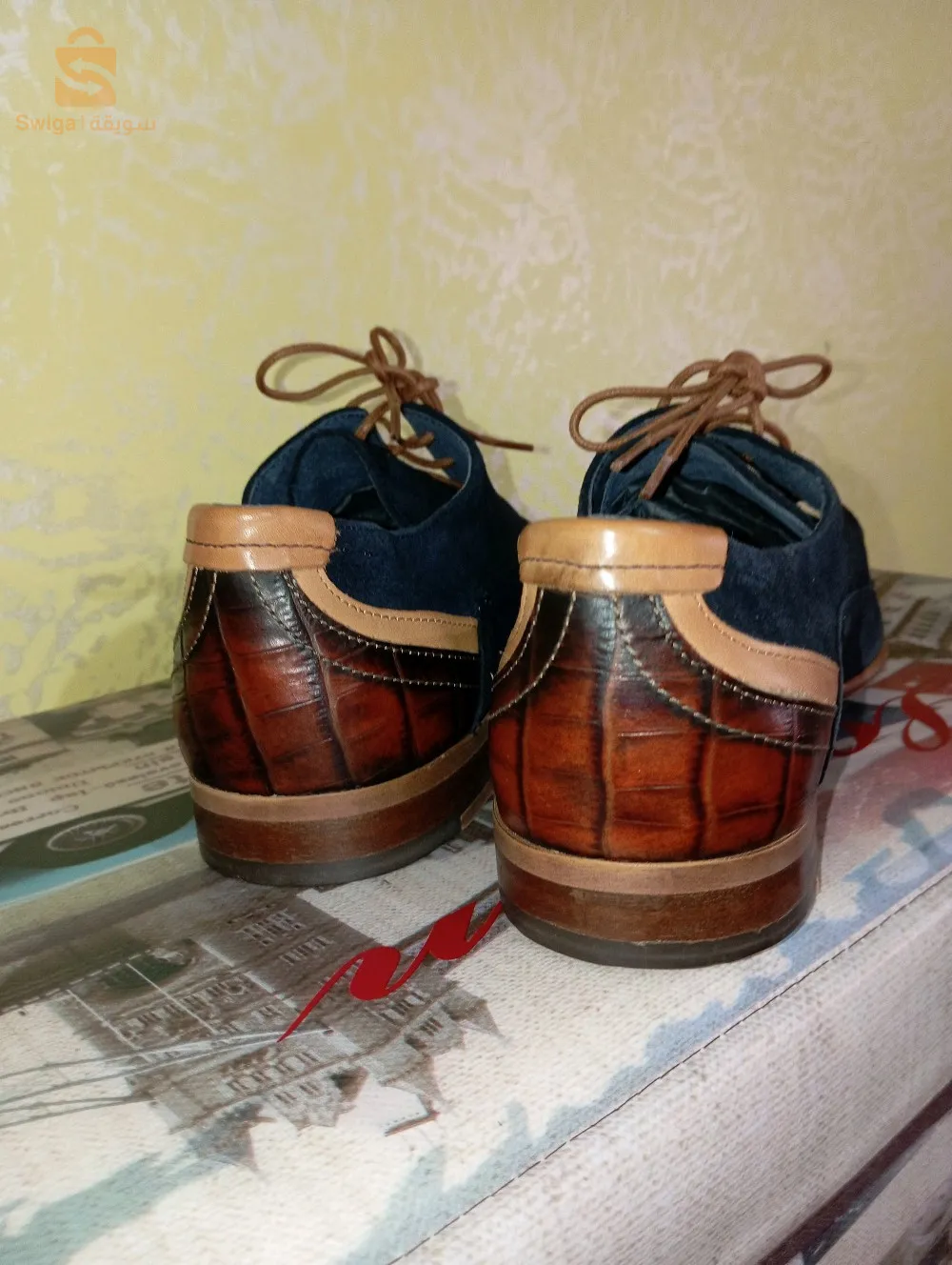 chaussure en daim bleu nuit avec du cuire marron pointure 41