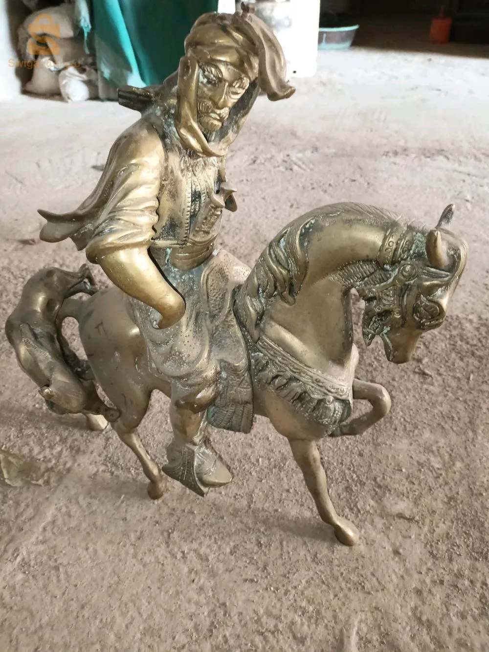 حصان من البرونز