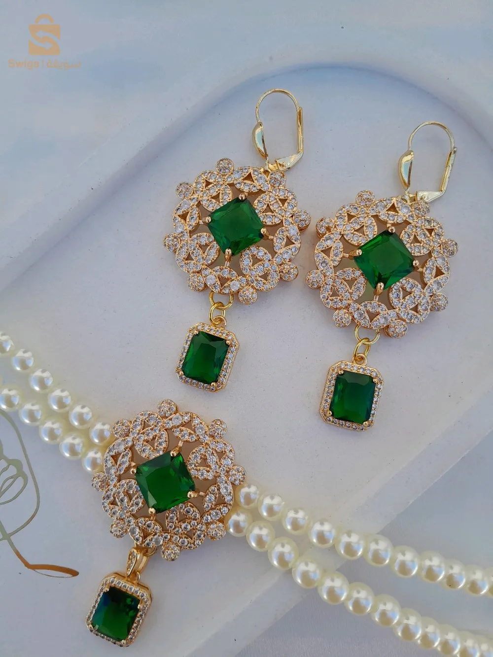 Ras-de-cou avec boucles