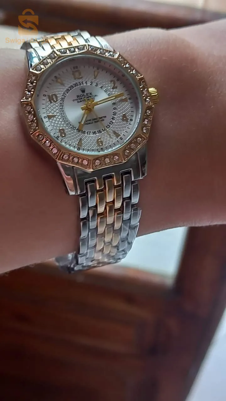 ساعات نسائية