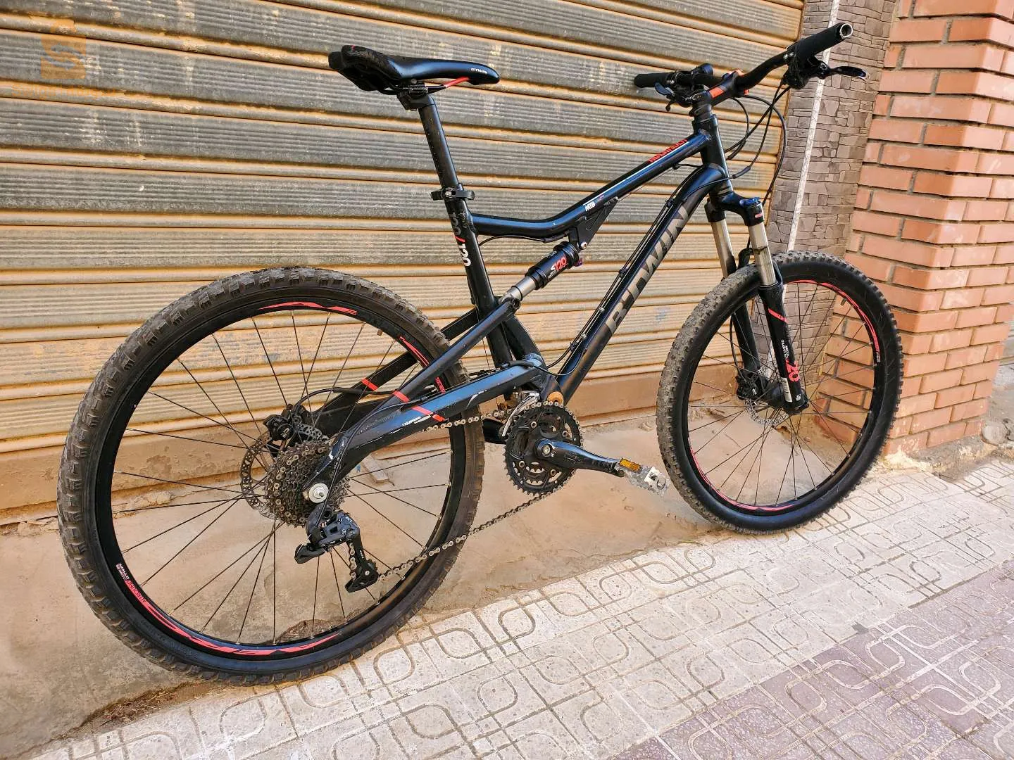 B'twin Rockrider 520s