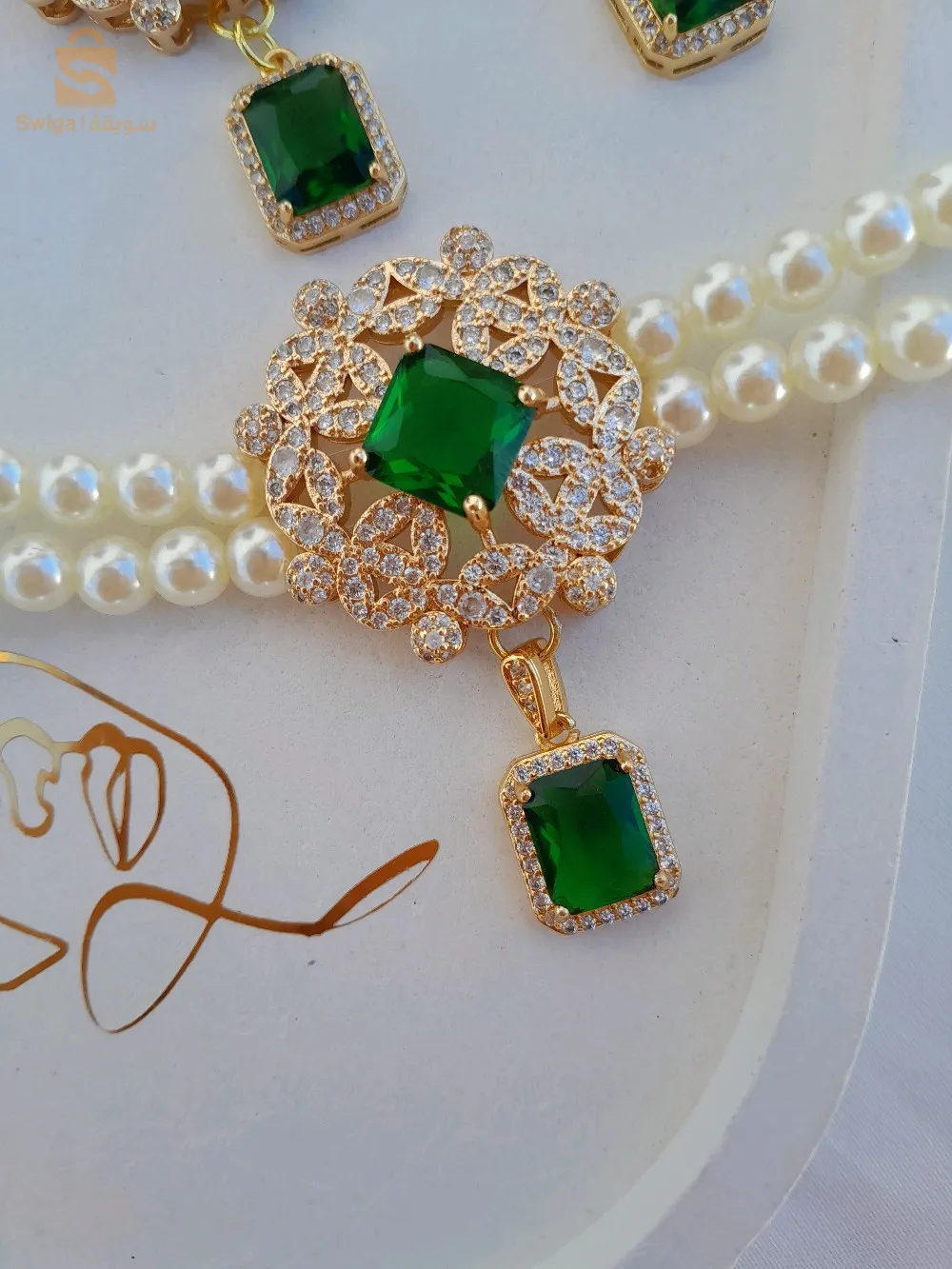 Ras-de-cou avec boucles