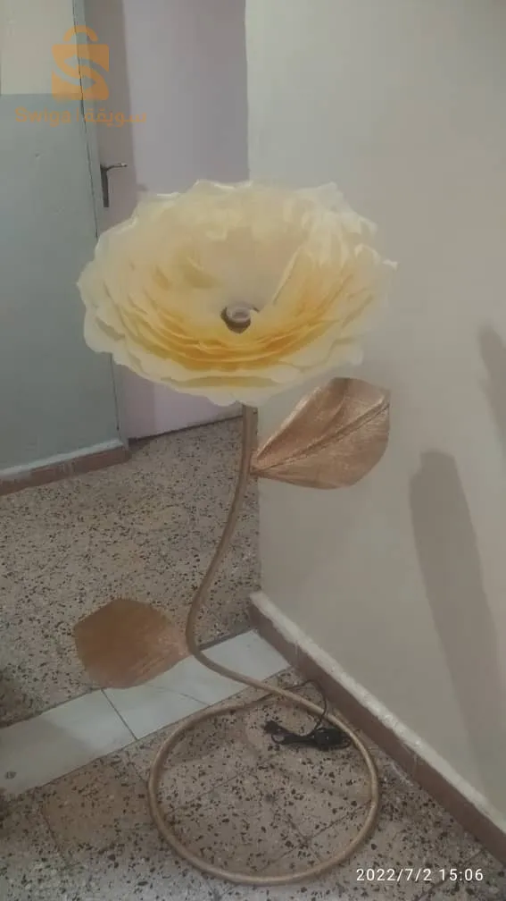 الوردة العملاقة المضيئة