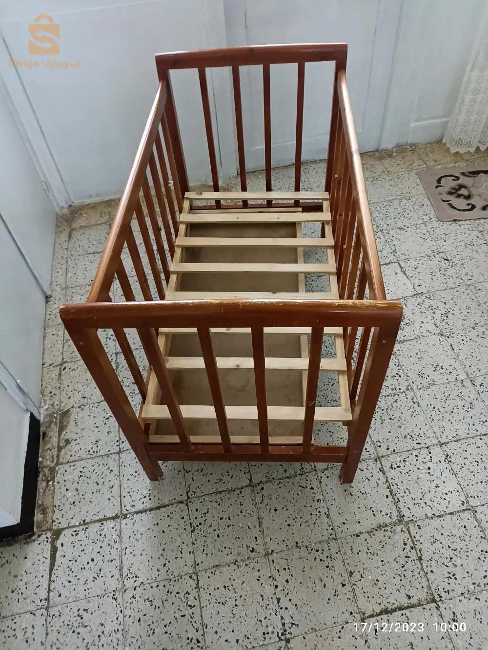 سرير اطفال و ماطلة
