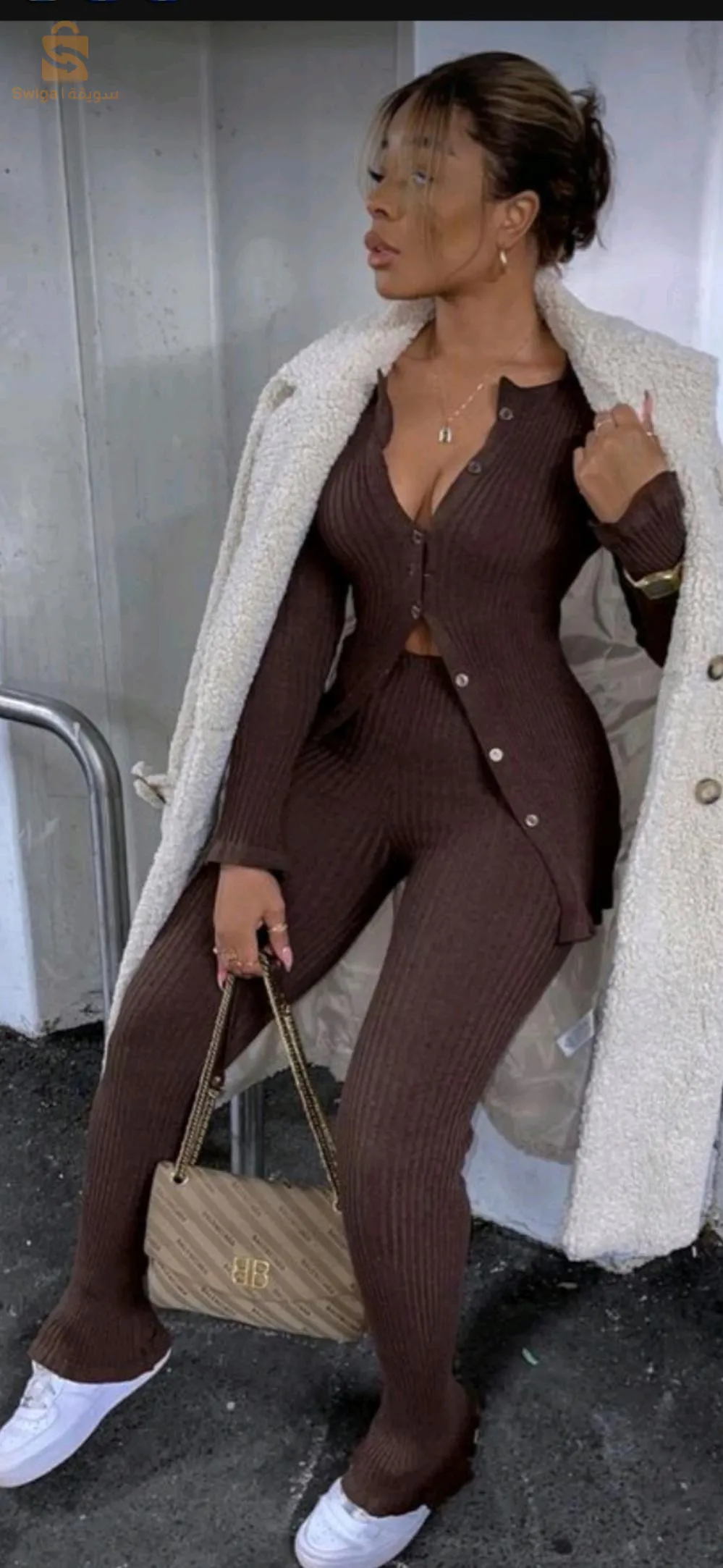 سروال و قميص حديث