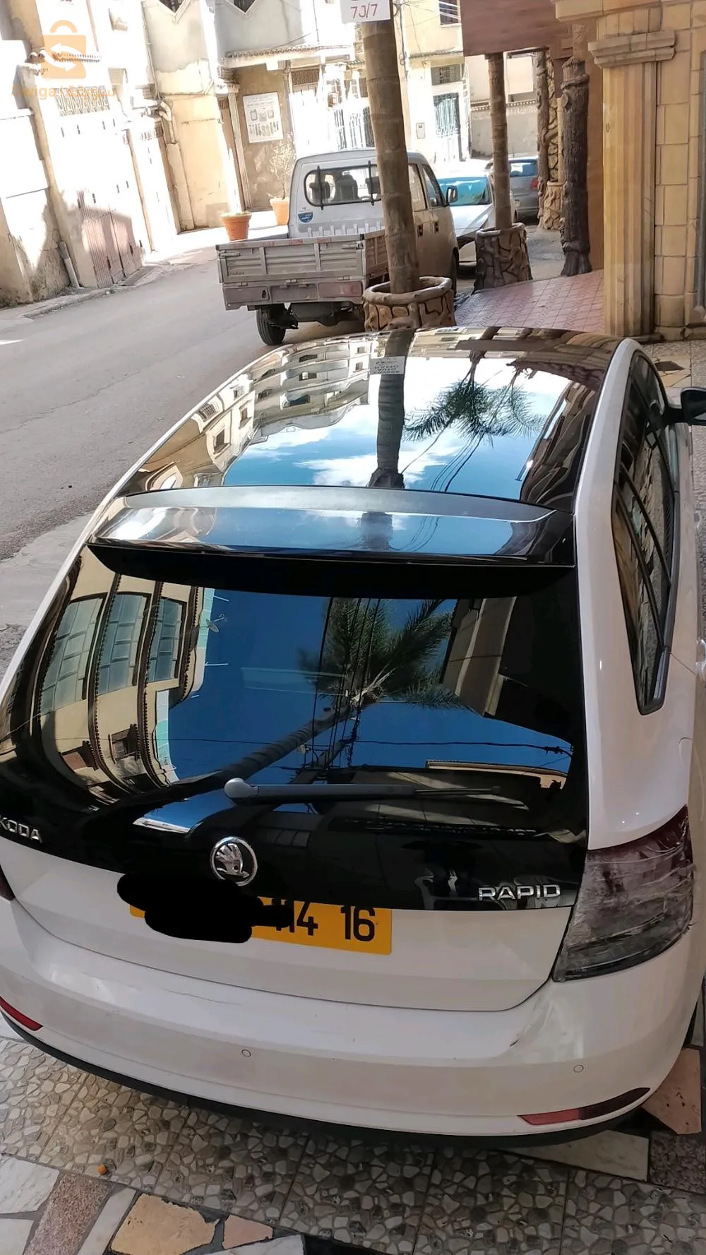 سيارة ماشاء الله مقية صبيغة مافيهاش اكسيدو مافيهاش فيها شويا تخباش و شويا ضرابي افروا و شقة فالطوا موتور ماشي مفتوح ماينقصش قطرة وحدة من فيدونج للفيدونج