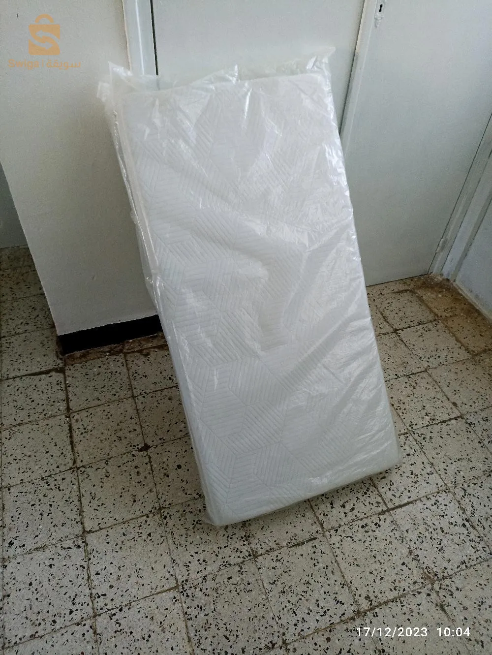 سرير اطفال و ماطلة