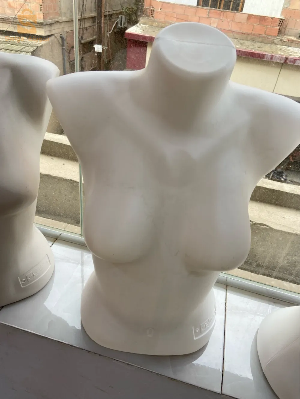 بيع أغراض محل جديدة