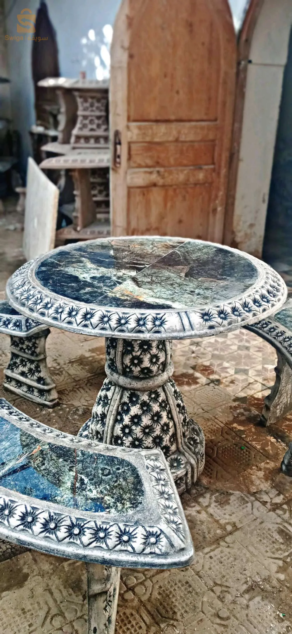 طاولة لتزين الحدائق غير قابلة للكسر بأسعار مختلفة