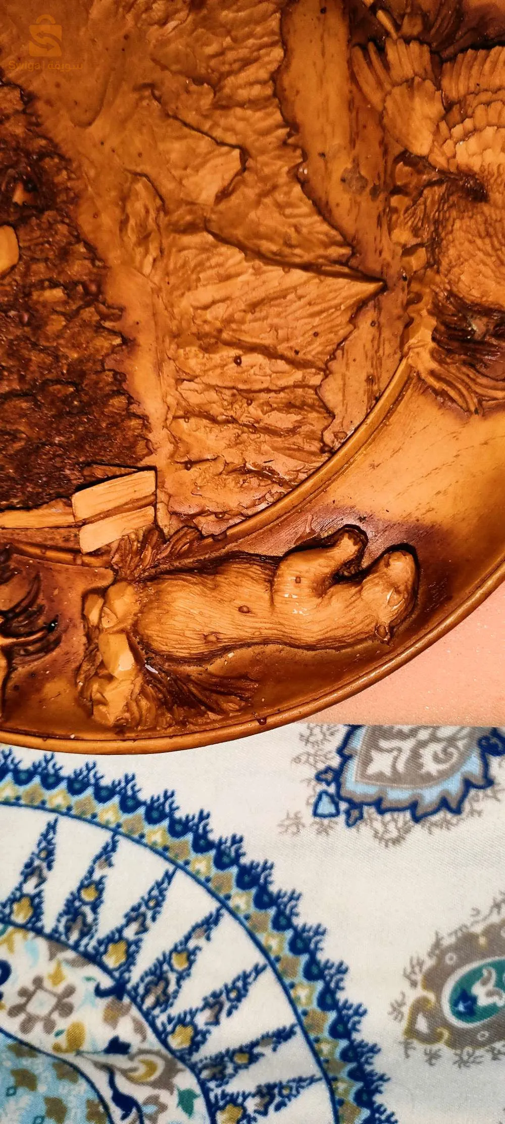 لوحات فنية على شكل دائرة 
'Deux tableaux artistiques en forme d'une assiette