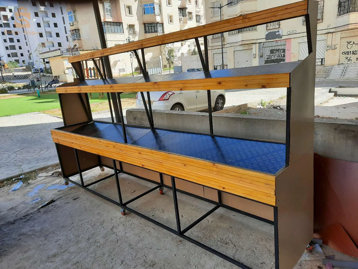 رفوف للعرض سلعة خضر و فواكه