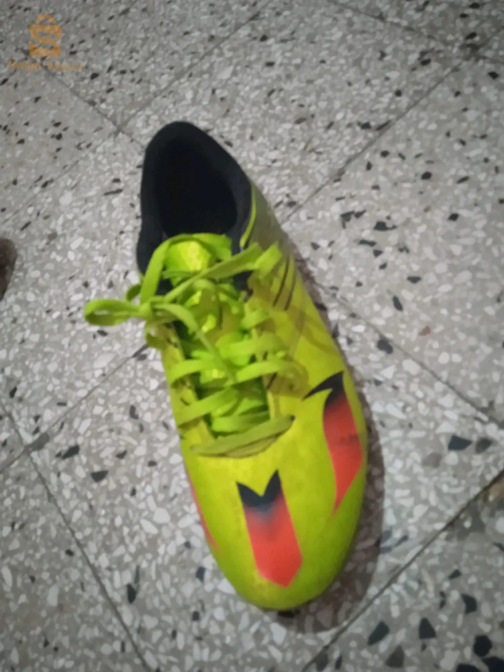 حذاء رياضي للبيع