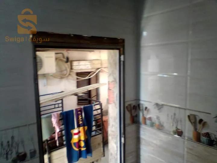 حرفي سيراميك ثقة وإتقان