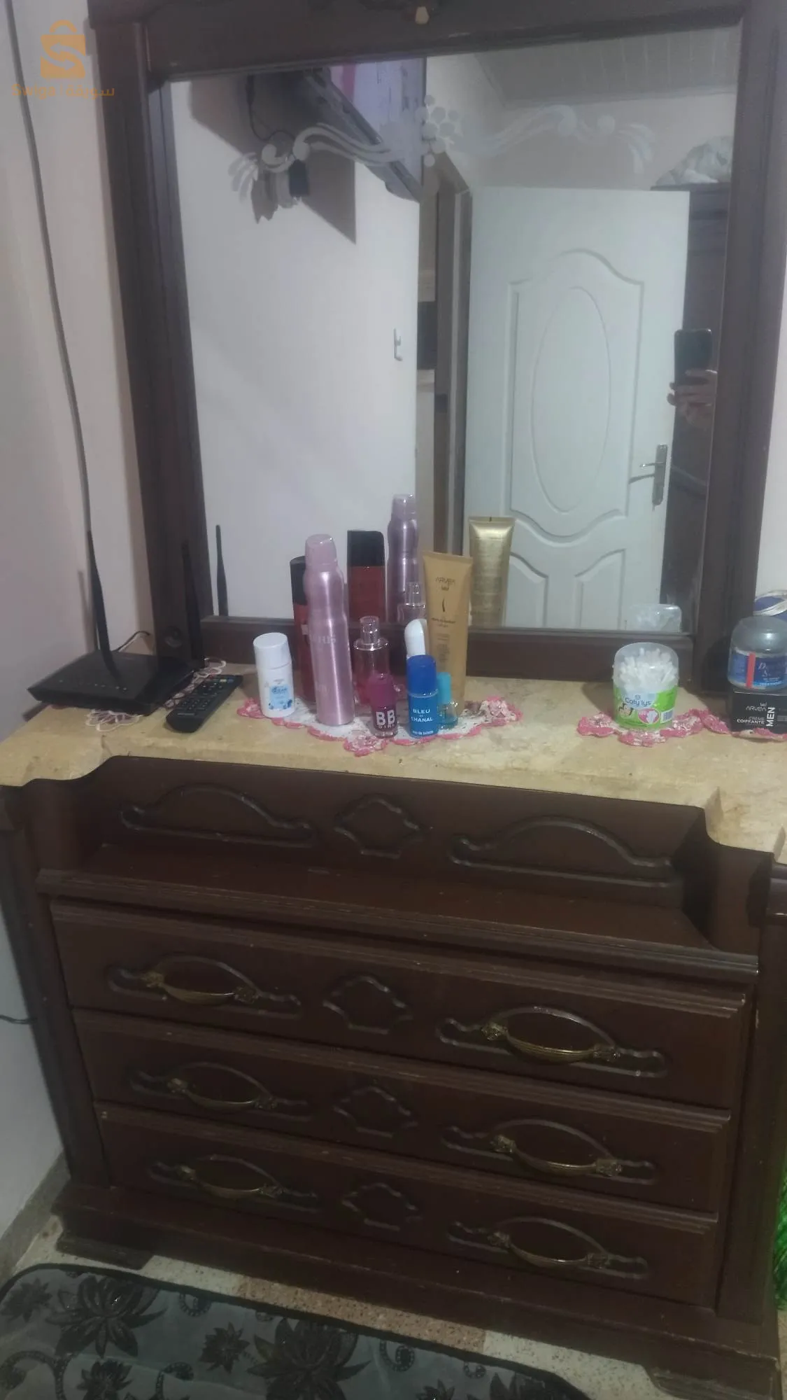 غرفة نوم متوسطة