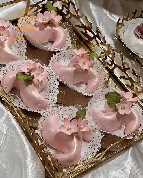 حلويات و مملحات مختلفة