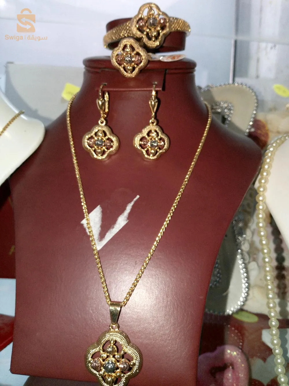 طاقم بلاكيور