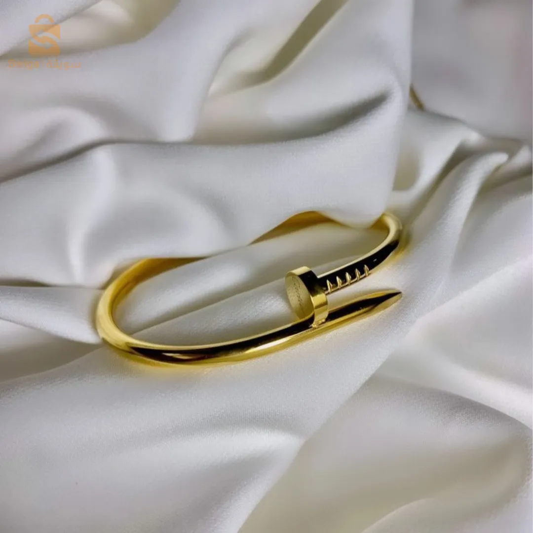 bracelet clou très tendance en acier inoxydable