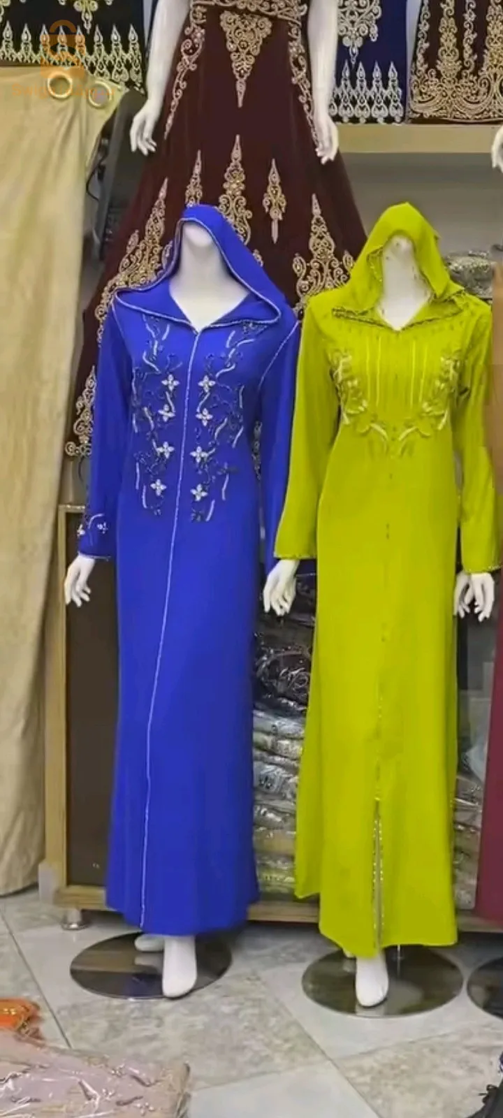 جلابة مغربية مخدومة باليد للاعياد والمناسابات بمختلف الالوان والمقاسات متوفرة بمحل الرحمة للالبسة النسائية بالكرط