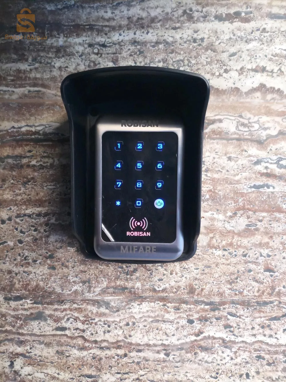 تقني مختص في تركيب وصيانة مختلف الأجهزة الحساسة وأنظمة المراقبة