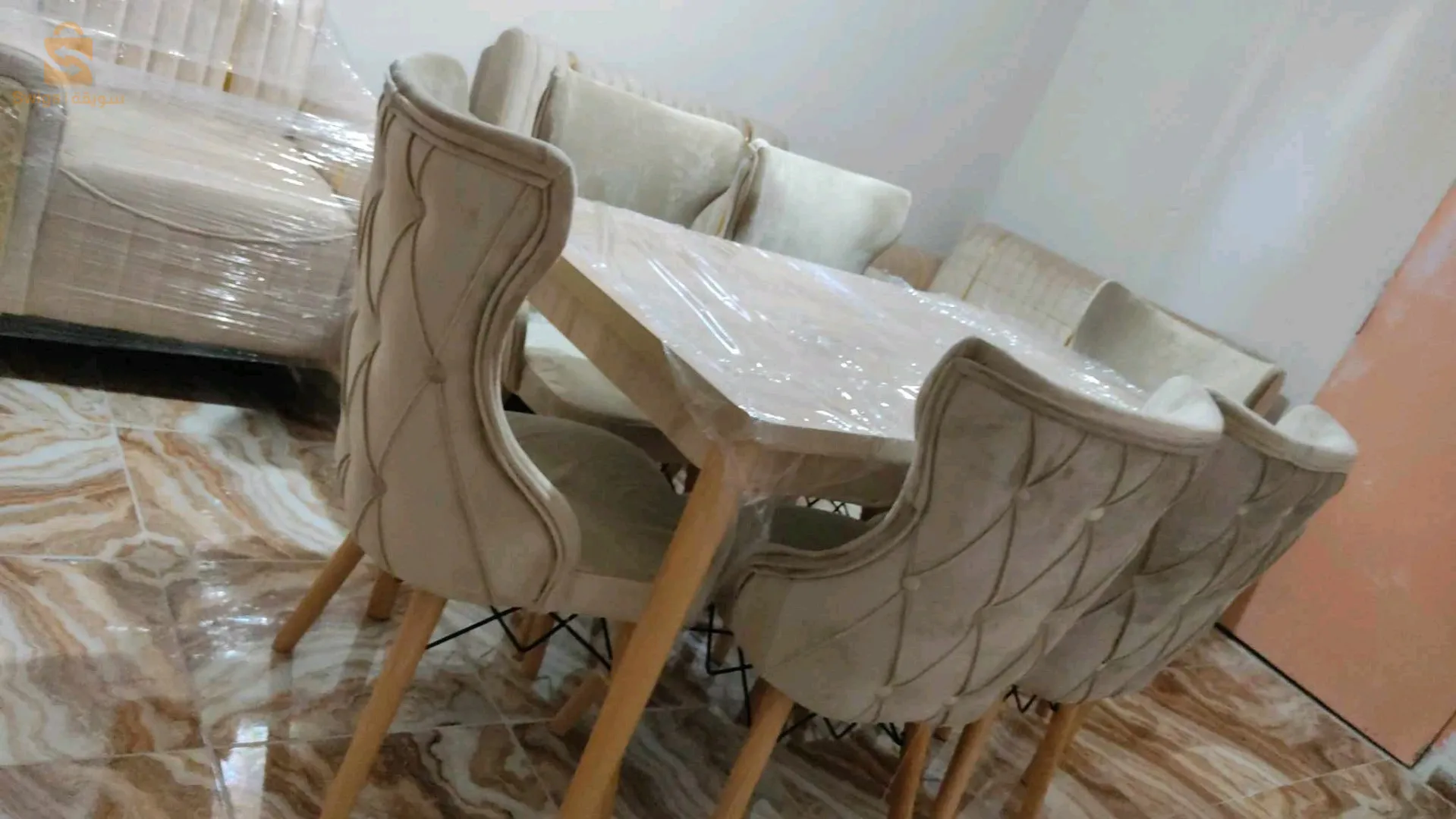 طاولات عصرية