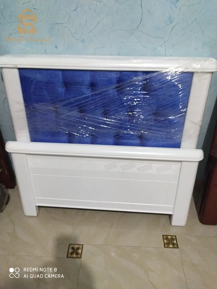 les lit 🛏 bois hetre  très  solide
سرير خشب اتر  نوعية جد جيدة