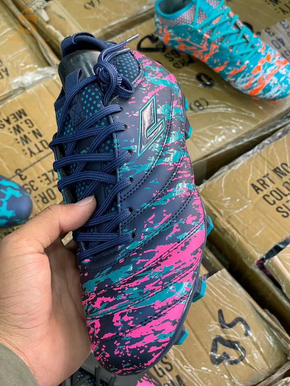 حذاء رياضي difeno crampons mixte 
+ جوارب مجانا 🎁 
نوعية الحذاء جد ممتازة 🔥👌
التوصيل متوفر كامل الولايات 🇩🇿
مرحبا بالجميع ✌️