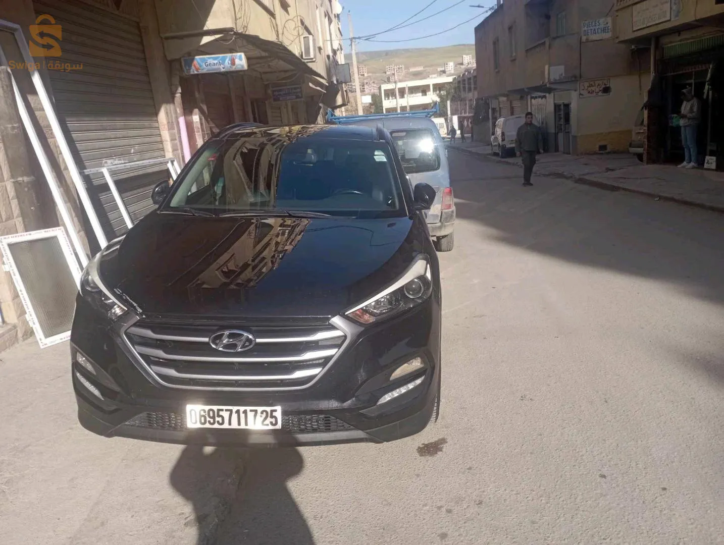 سيارة تيكسون للبيع فيها لال امامي ايمن و بارشوك