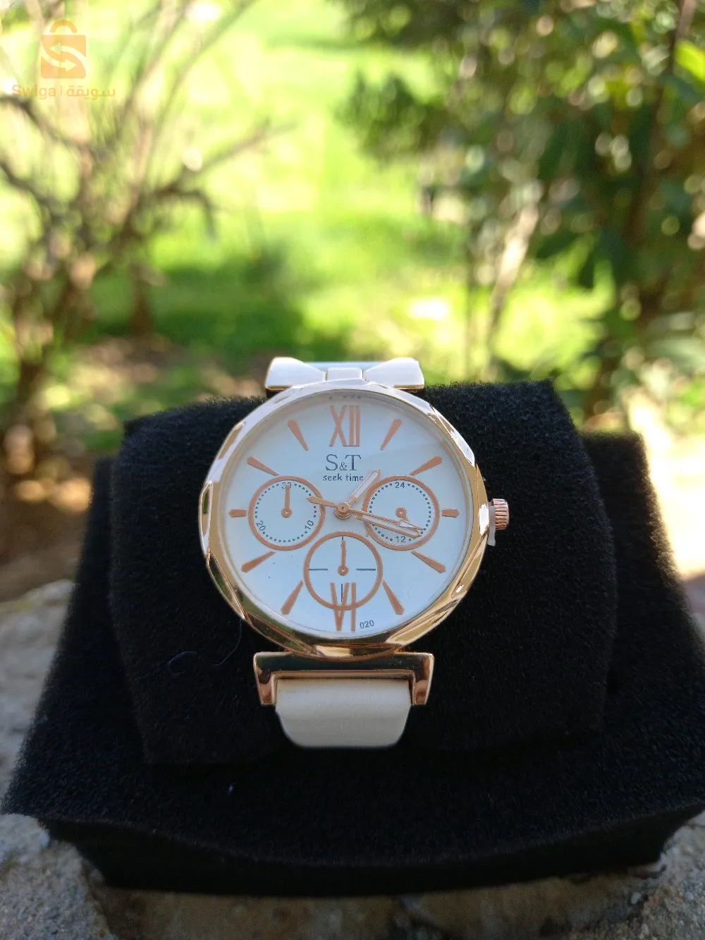 ساعة يد للنساء   بسعر روعة