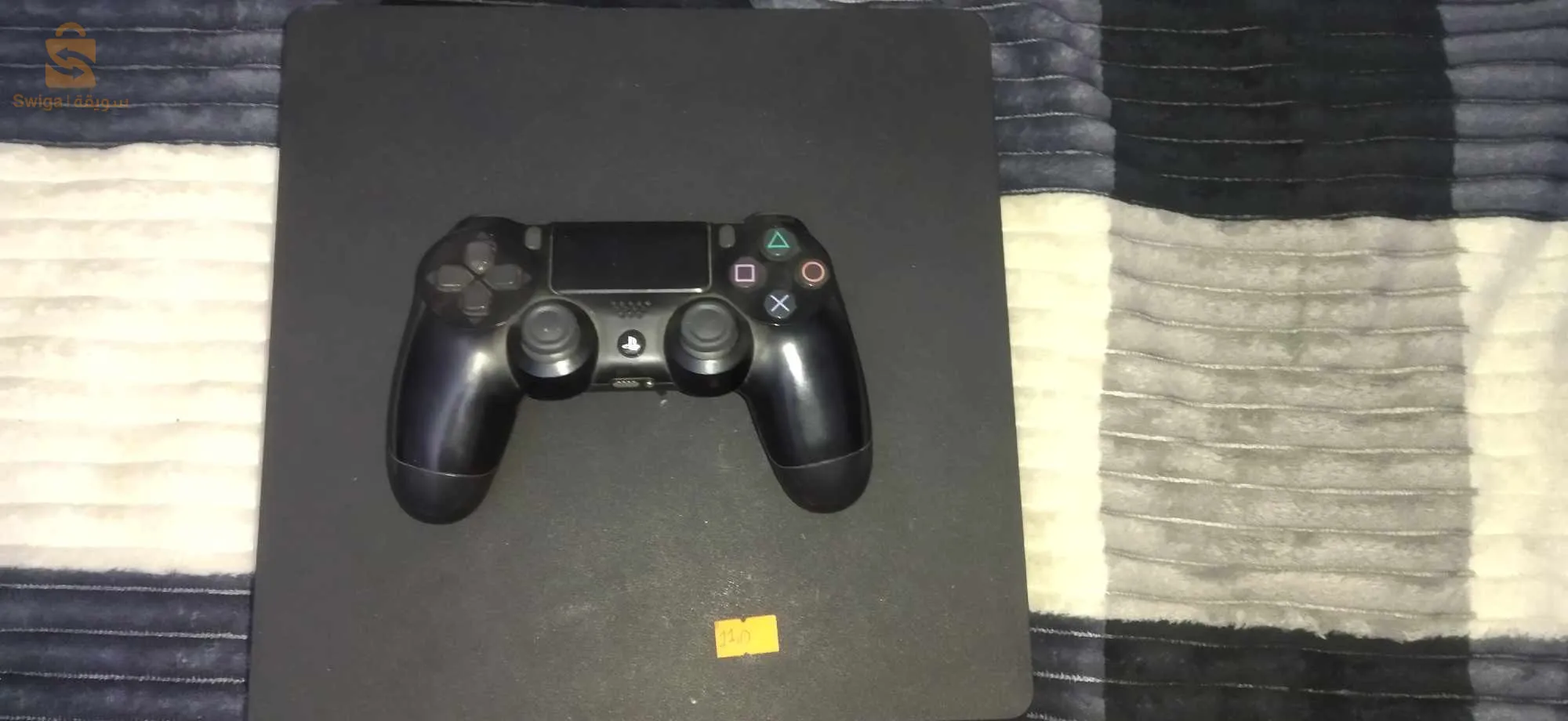 ps4 slim avec 1 mannete et cd gta 5 + cd assasin creed version 11.00 🎮