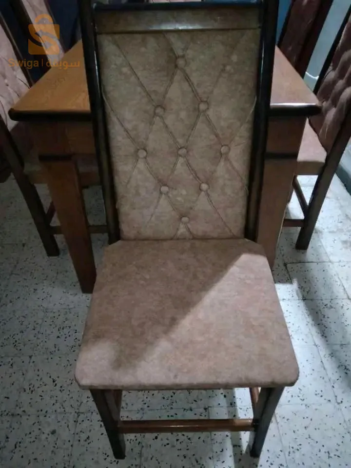 table Monge boit rouge