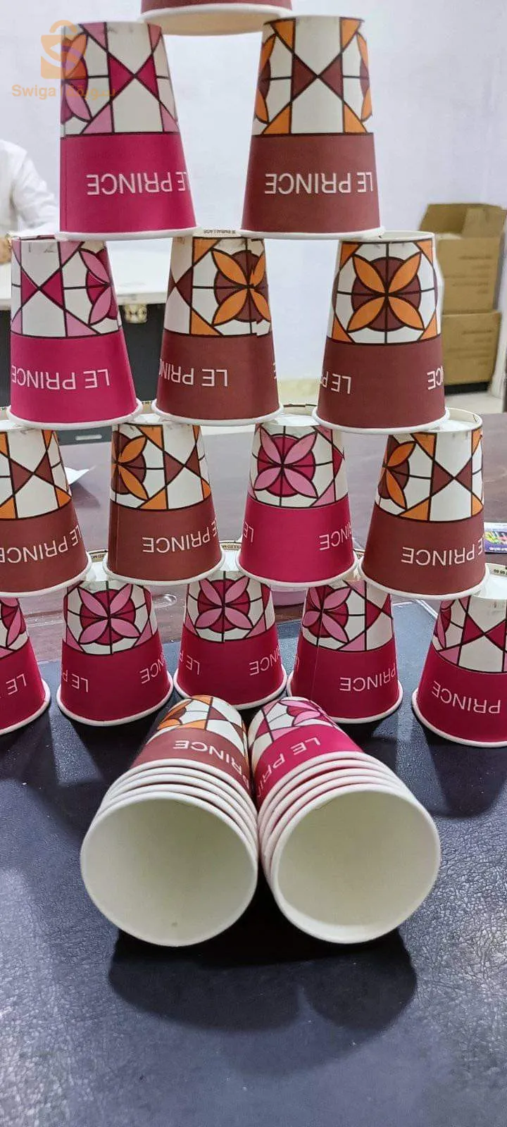 Vente de tous types de gobelets en papier aux cafés