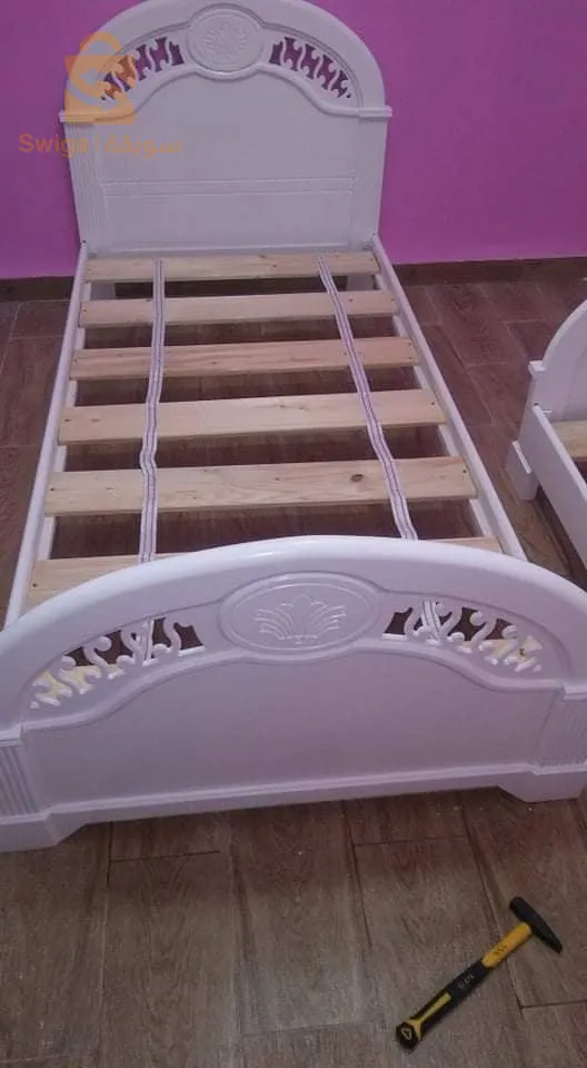 les lit 🛏 bois hetre  très  solide
سرير خشب اتر  نوعية جد جيدة