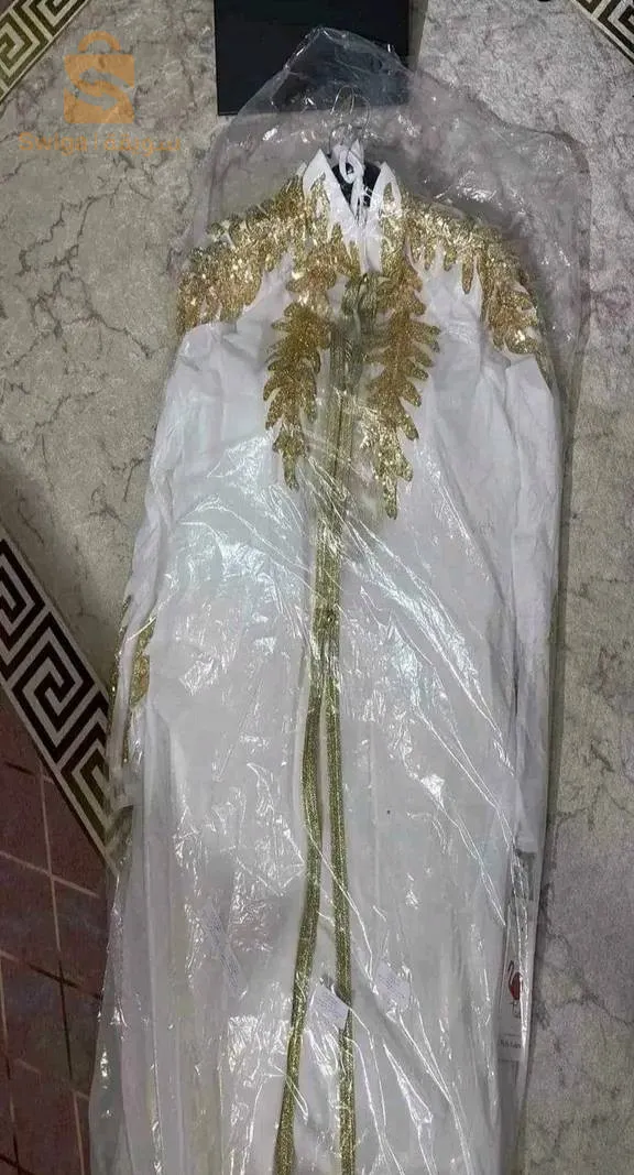 Combi avec sont gilet try classe blanc et doré