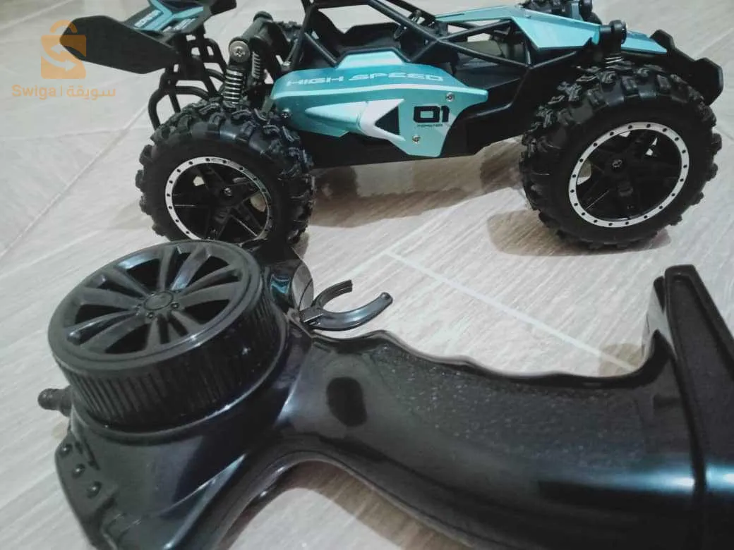 سيارة بتحكم عن بعد