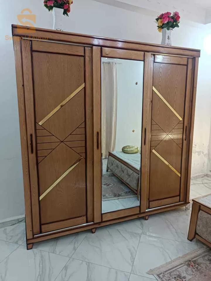غرفة نوم انيقة ماشاء الله ، مصنوعة من الخشب الأحمر ، صلبة و مقاومة بثمن جد مغري و منافس في السوق ، سارعوا في الطلب الكمية محدودة 0772703164