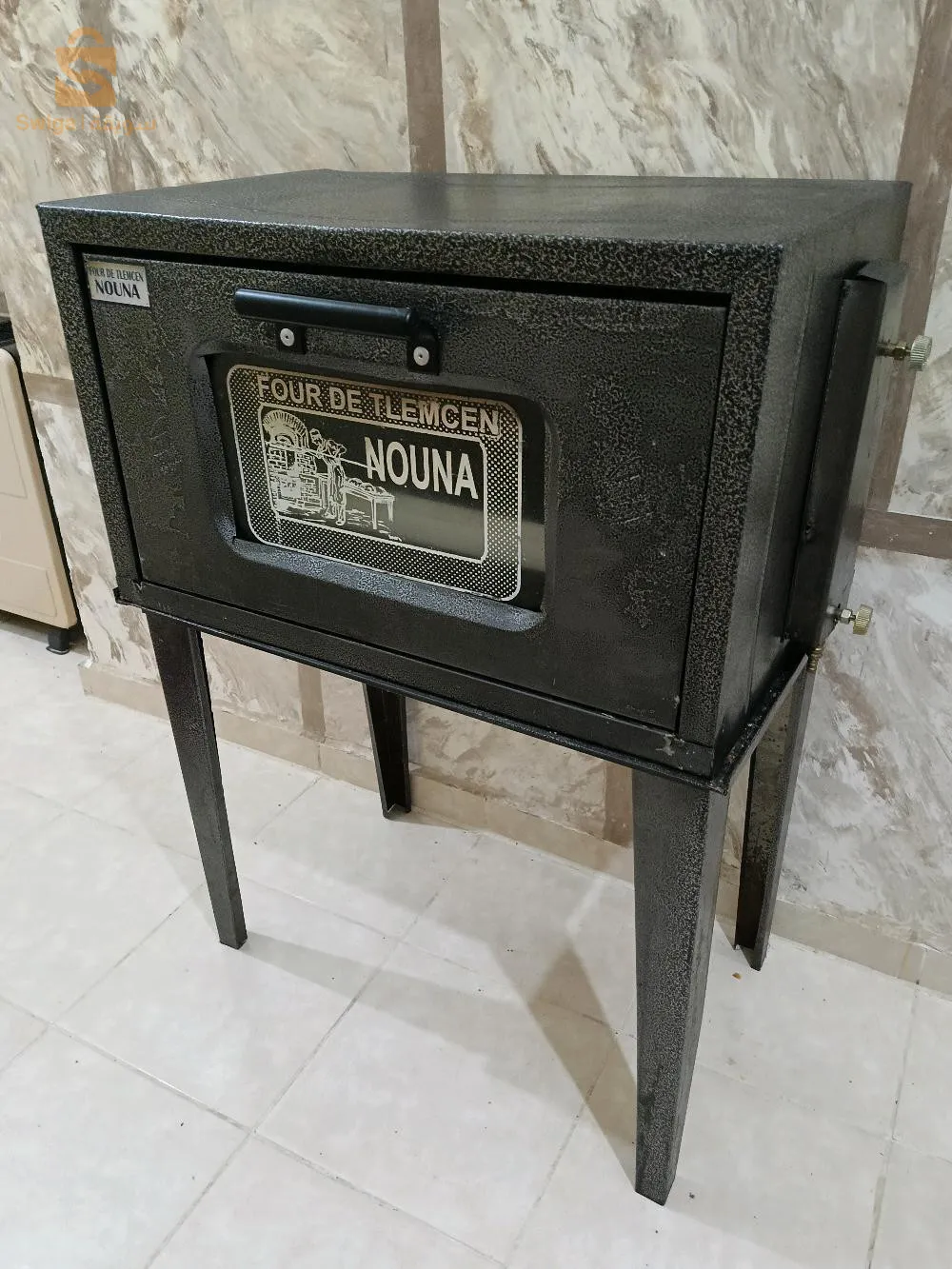 ادوات للبيع