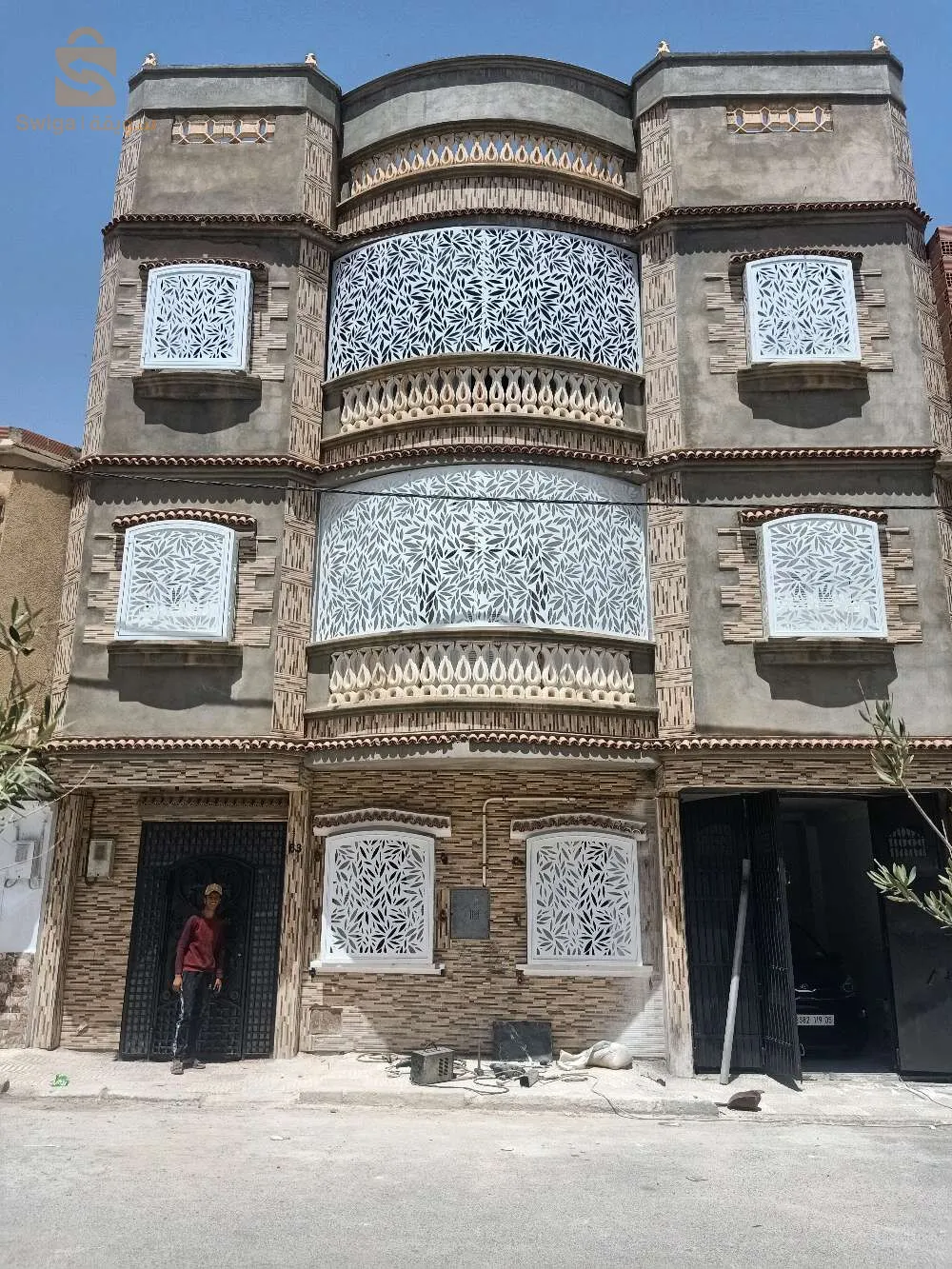 سلام عليكم خاوتي كاين بيبان حديد خدمة نضيفة وصليد وسعر مناسب جدا جدا للجميع مرحبا بيكم خاوتي