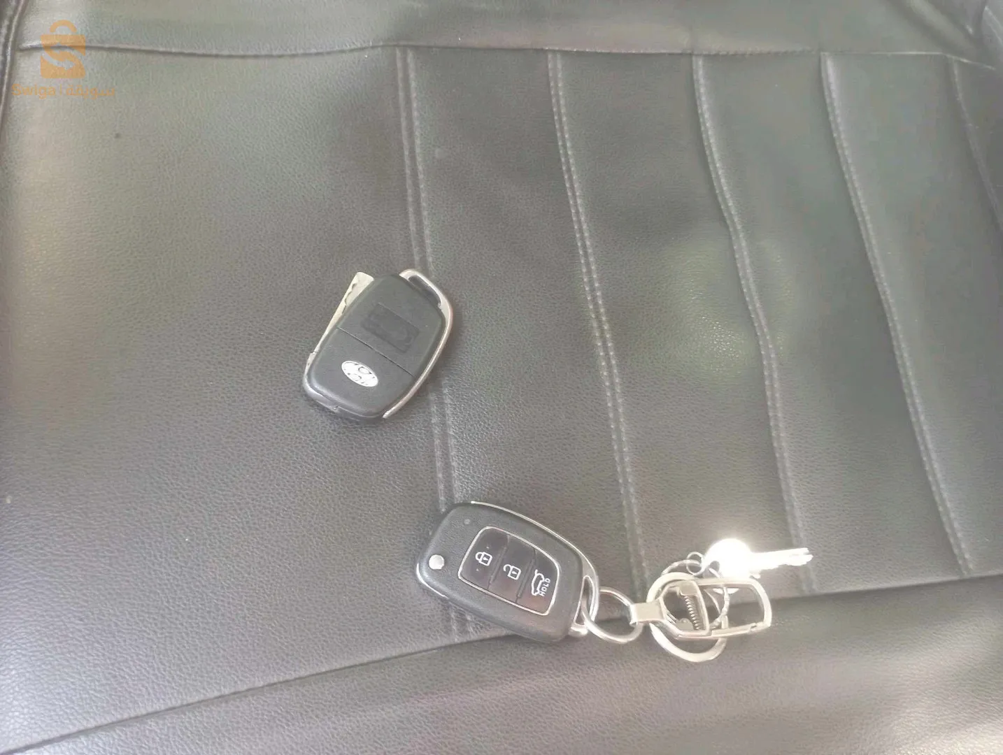 سيارة تيكسون للبيع فيها لال امامي ايمن و بارشوك