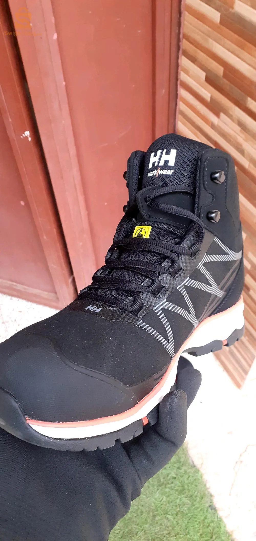 حذاء الاشغال