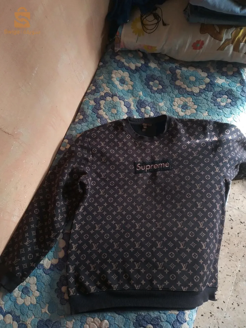 هناك قميص واحد فقط ، سوف أنزع إعلان حينما يباع