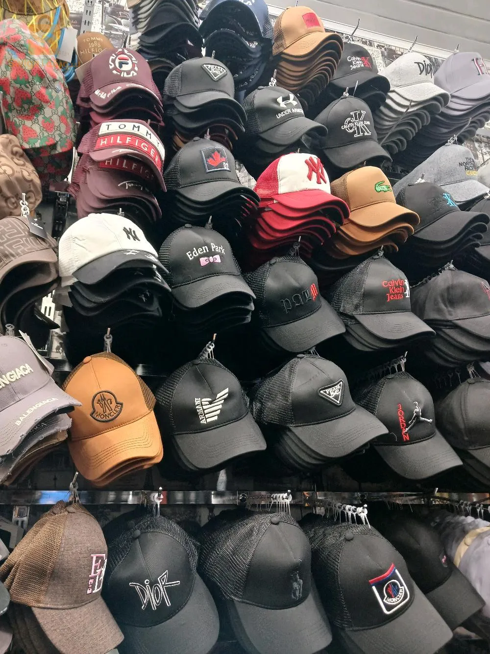 العلمة شارع دبي