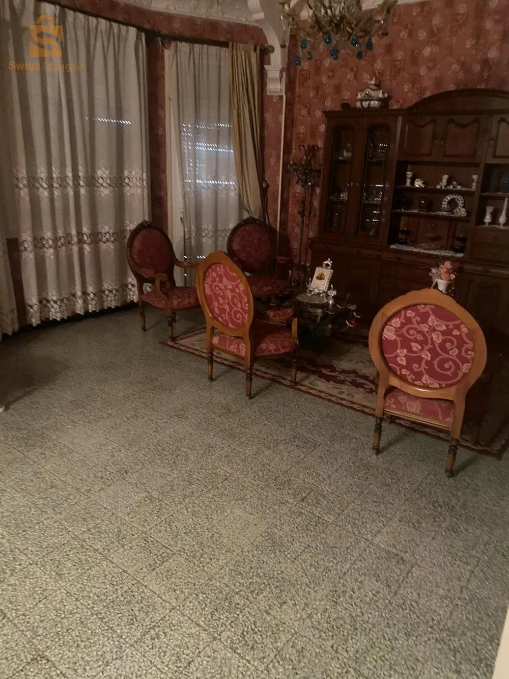 للبيع فيلا في كاسطور وهران 
مساحة 292 متر مربع 
03 محلات تجارية 
بكل الوثائق المطلوبة 
سعر البيع 11 مليار قابلة للتفاوض